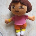 Peluche dora l'exploratrice