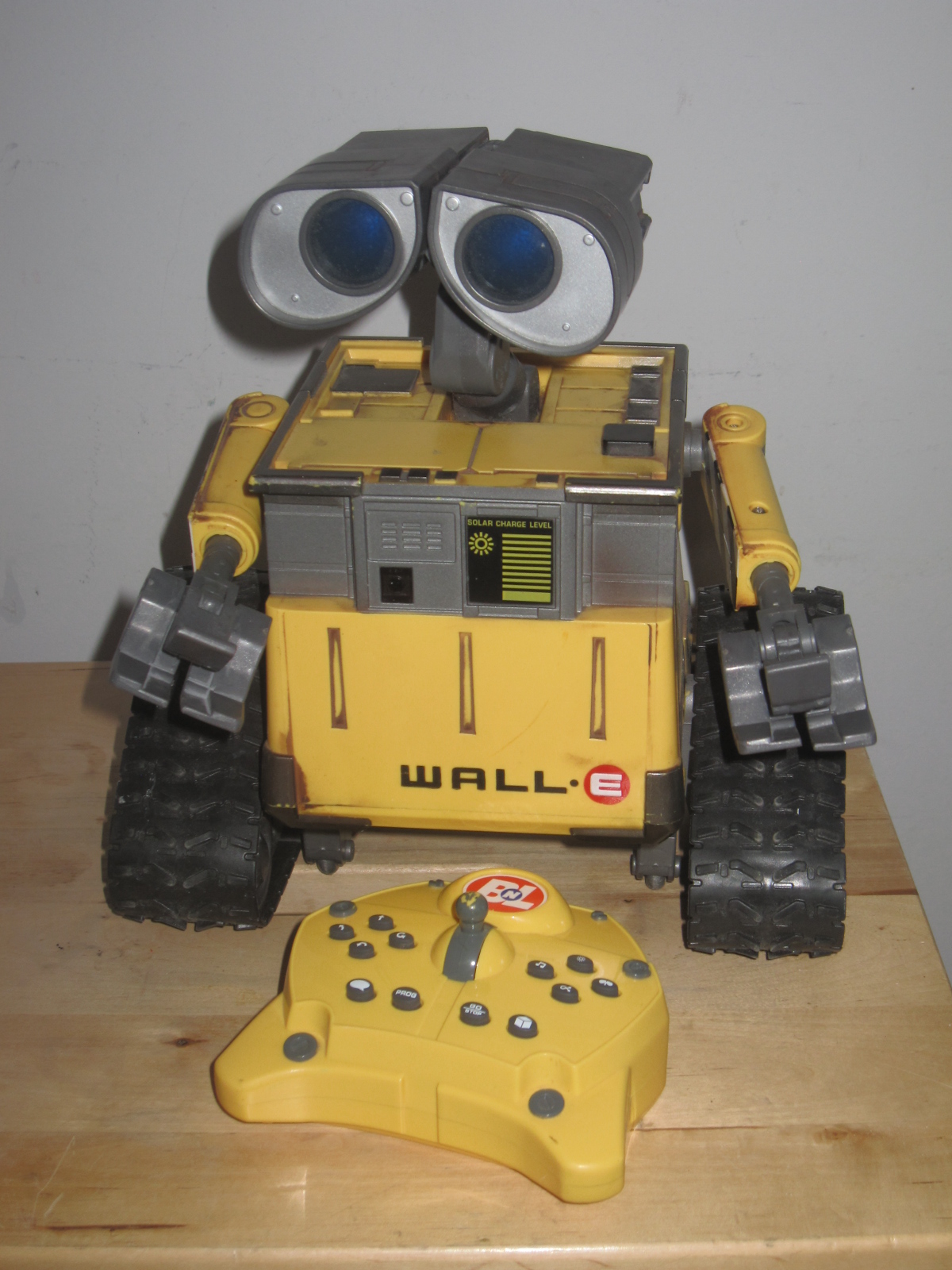 Robot télécommandé programmable Wall E | Aukazoo